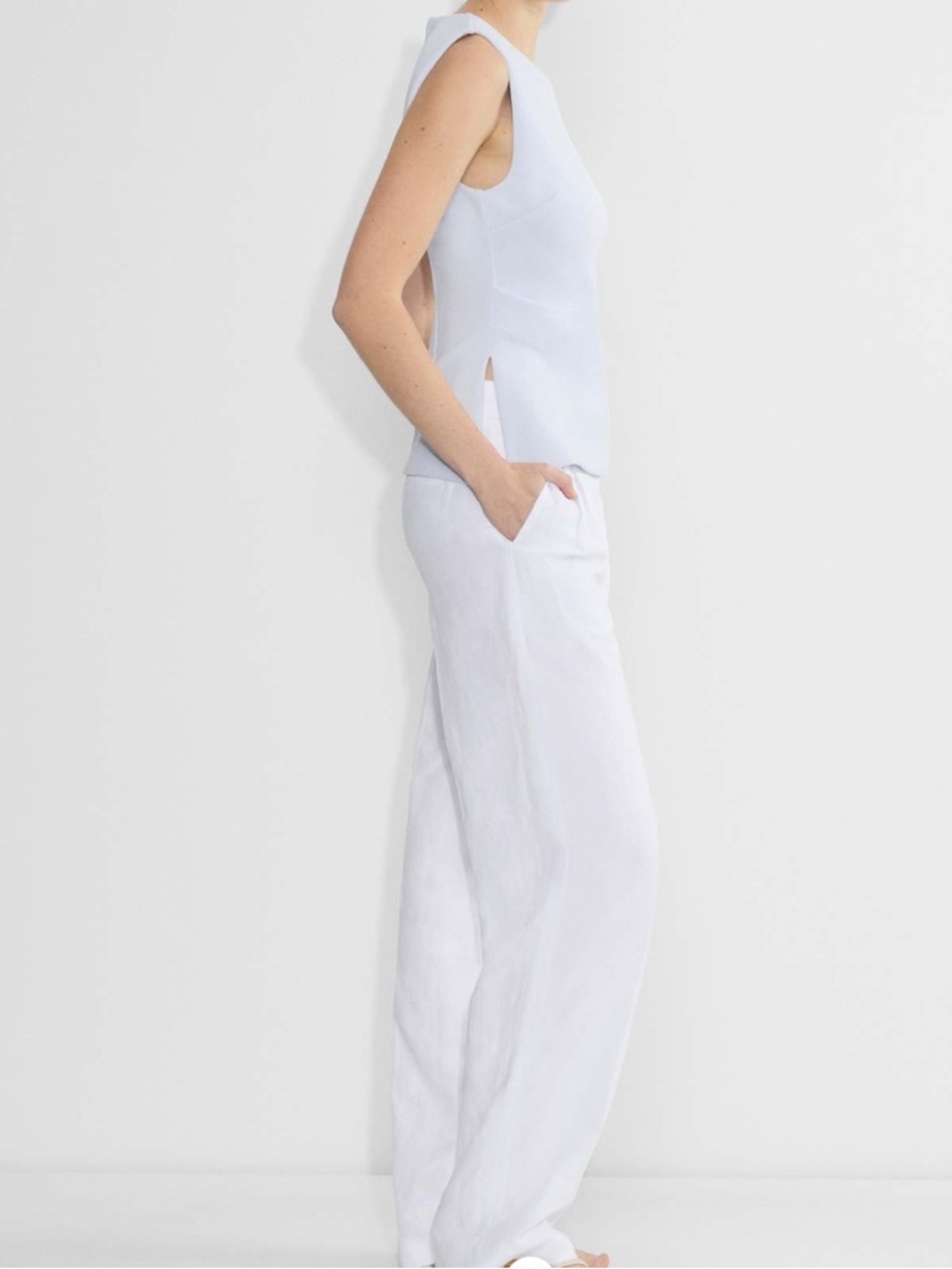 NWT Aritzia Light Blue Glimmer Recap FigureKnit Sleeveless Blouse Size Medium - Picture 8 of 12